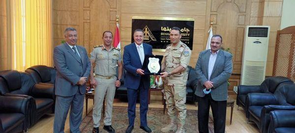 جامعة بنها تبحث سبل التعاون مع قوات الدفاع الشعبى لنشر الوعى الوطنى بين الطلاب