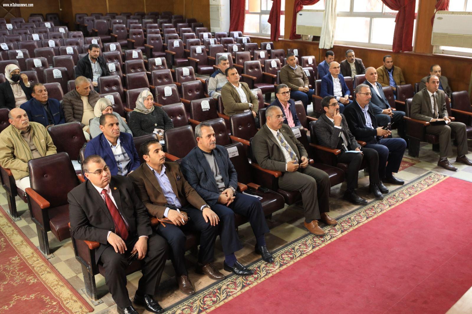 محافظ كفرالشيخ يناقش موقف تنفيذ مشروعات الخطة الاستثمارية للعام المالي الحالى