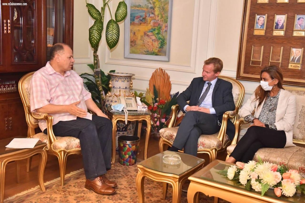 محافظ أسيوط يلتقي ممثلي صندوق التنمية الحضارية والوكالة الالمانية للتعاون الدولي لمناقشة تطوير البنية التحتية بالمناطق غير المخططة بمركز أبنوب