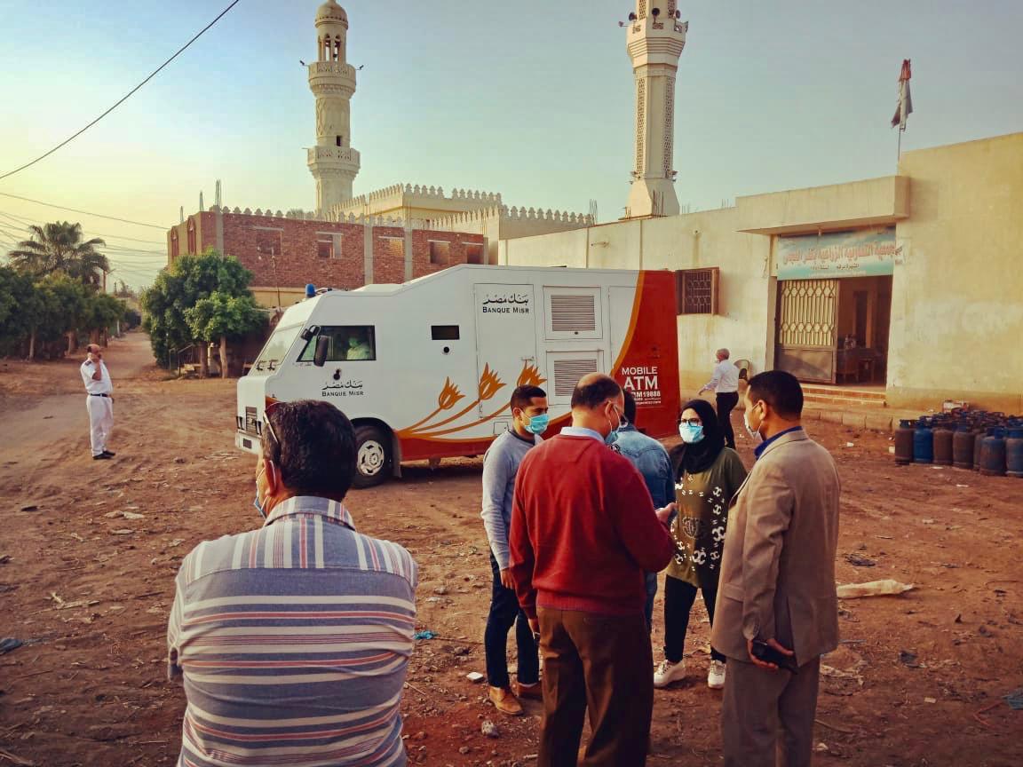 بنك مصر يوفر ماكينات صراف آلى متنقلة لقرية كفر العجمي بكفرالشيخ لصرف الرواتب والمعاشات