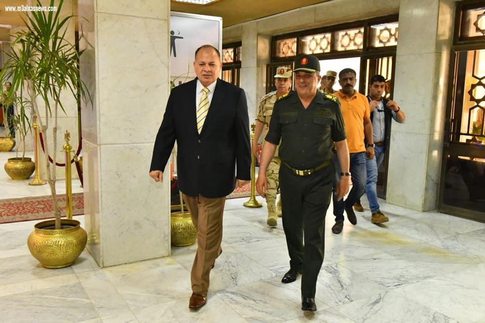 محافظ أسيوط يستقبل قائد المنطقة الجنوبية العسكرية للتهنئة بعيد الفطر المبارك