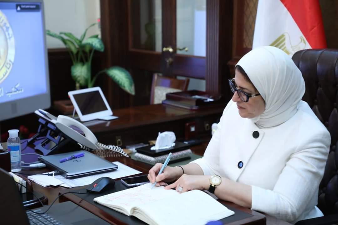 وزيرة الصحة تطمئن الأهالي على سلامة الطلاب باللجان.. وتناشد أولياء الأمور بعدم التزاحم خارج اللجان