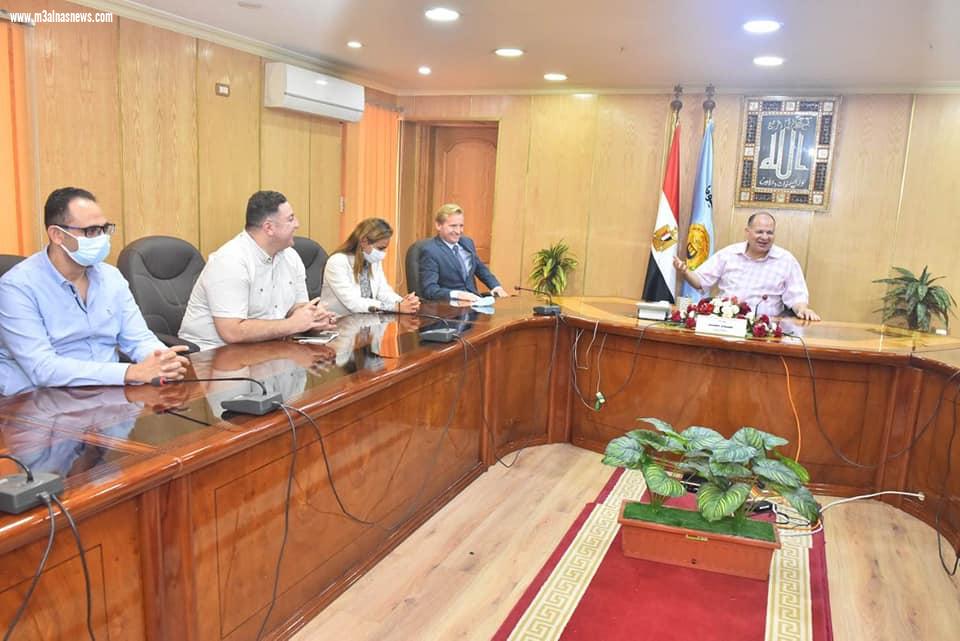 محافظ أسيوط يلتقي ممثلي صندوق التنمية الحضارية والوكالة الالمانية للتعاون الدولي لمناقشة تطوير البنية التحتية بالمناطق غير المخططة بمركز أبنوب