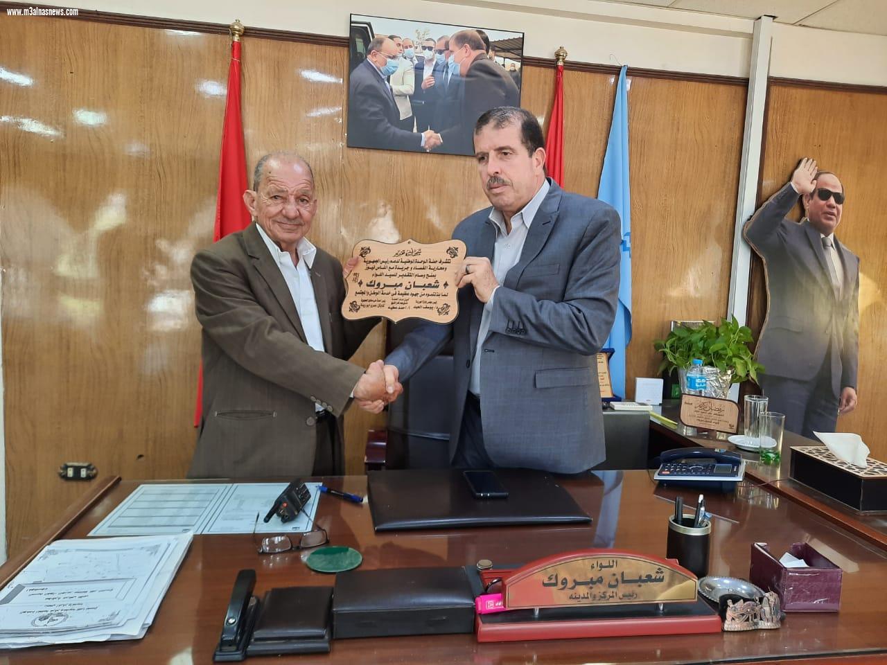 أمين عام حملة الوحدة الوطنية يكرم رئيس مدينة كفرالشيخ