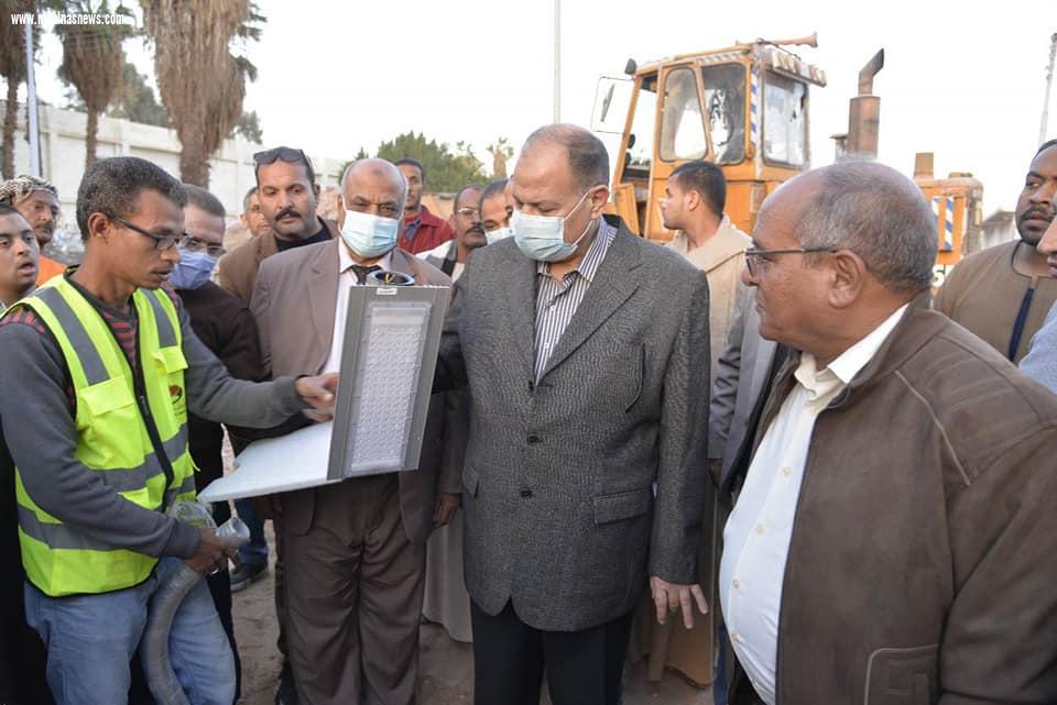 محافظ أسيوط يتفقد أعمال إنشاء مجمع الخدمات الحكومية والمجمع الزراعي بقرية الزرابي بأبوتيج ضمن المشروع القومي لتطوير الريف المصري والمبادرة الرئاسية 