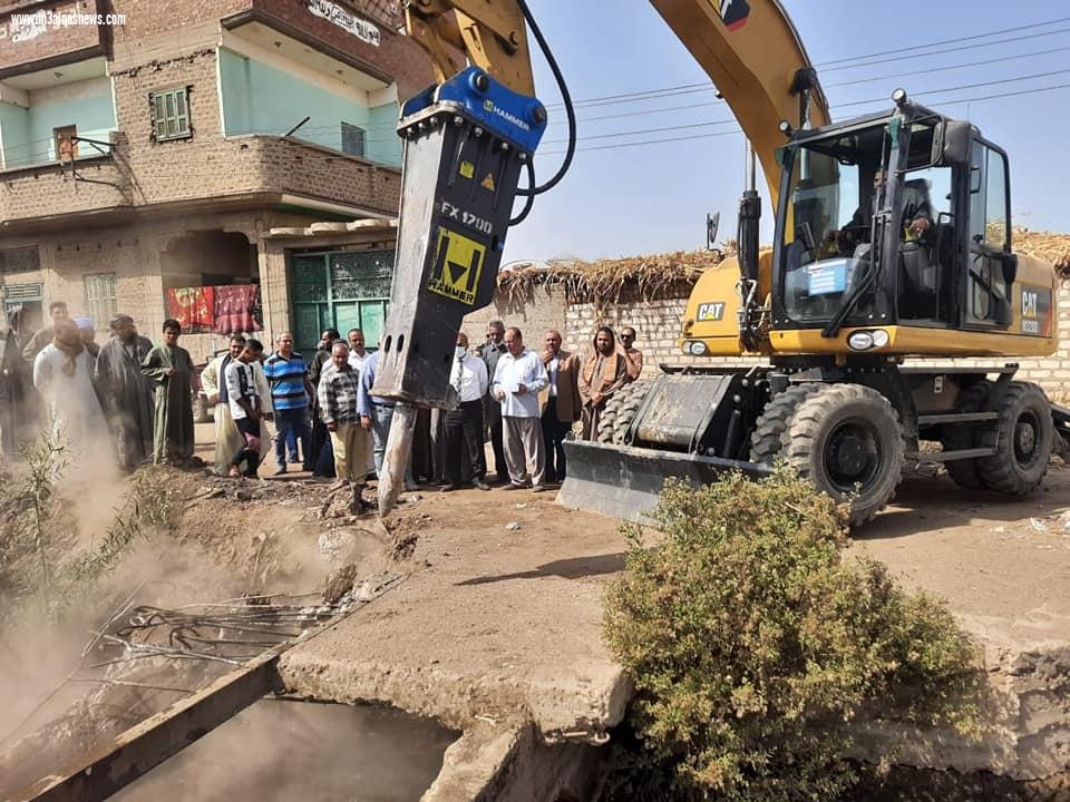 محافظ أسيوط: إزالة 28 حالة تعدي على أراضي تابعة للاصلاح الزراعي والصرف والري بمركزي منفلوط والقوصية ضمن المرحلة الثانية من الموجة الـ 18 لازالة التعديات