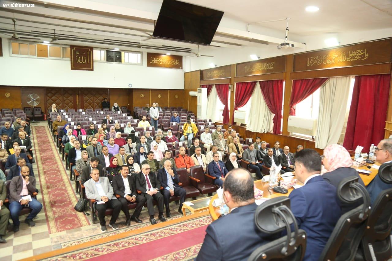 محافظ كفرالشيخ ورئيس الهيئة العامة للتنمية الصناعية يناقشان سبل دفع الإستثمار وحل مشاكل المستثمرين