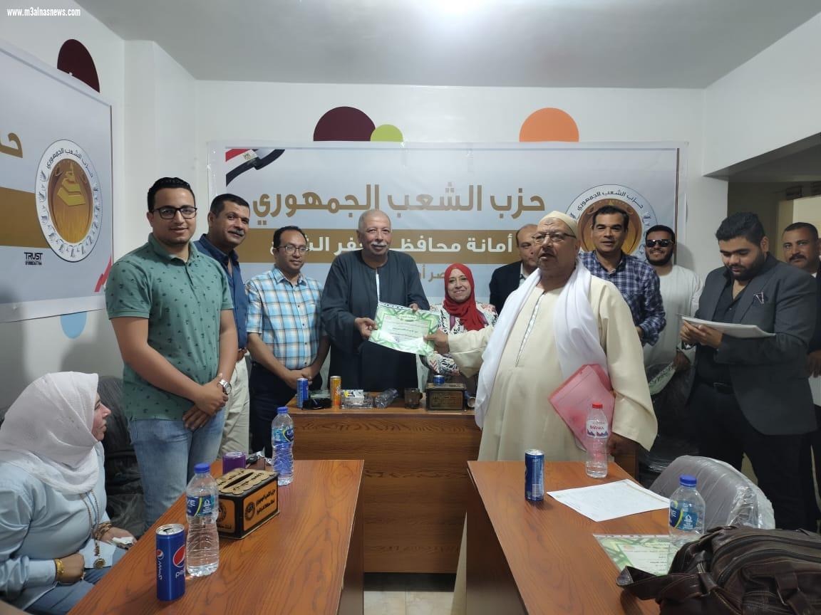 احتفالاً بعيد العمال ... الشعب الجمهورى يكرم المتميزين بالقطاعات المختلفه
