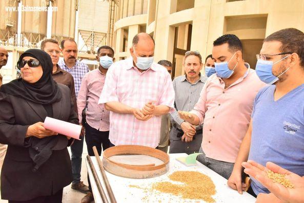بحضور رؤساء المراكز والأحياء محافظ أسيوط يترأس اجتماع منظومة تقنين أراضي أملاك الدولة ويشدد على زيادة معدلات الأداء وتكثيف العمل لانهاء باقي الاجراءات