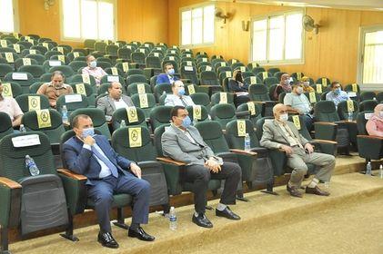 رئيس جامعة كفرالشيخ يبحث مع وفد البنك الأهلي سبل التعاون