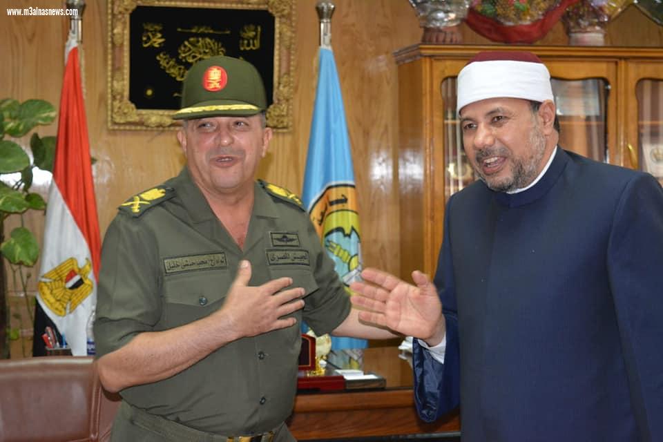 نائب رئيس جامعة الأزهر يستقبل قائد المنطقة الجنوبية العسكرية للتهنئة بعيد الأضحى