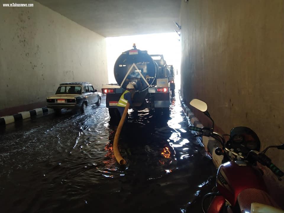 محافظ أسيوط يعلن استعداد كافة الاجهزة التنفيذية لمواجهة السيول والأمطار وتجارب ميدانية وسيناريوهات لإدارة الازمة وجاهزية 43 سد اعاقة و6 جسور حماية