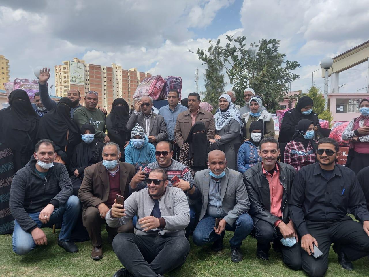 أورمان كفرالشيخ تسلم أجهزة كهربائية لـ٥ عرائس يتيمات وتكرم ١٩ أما مثالية