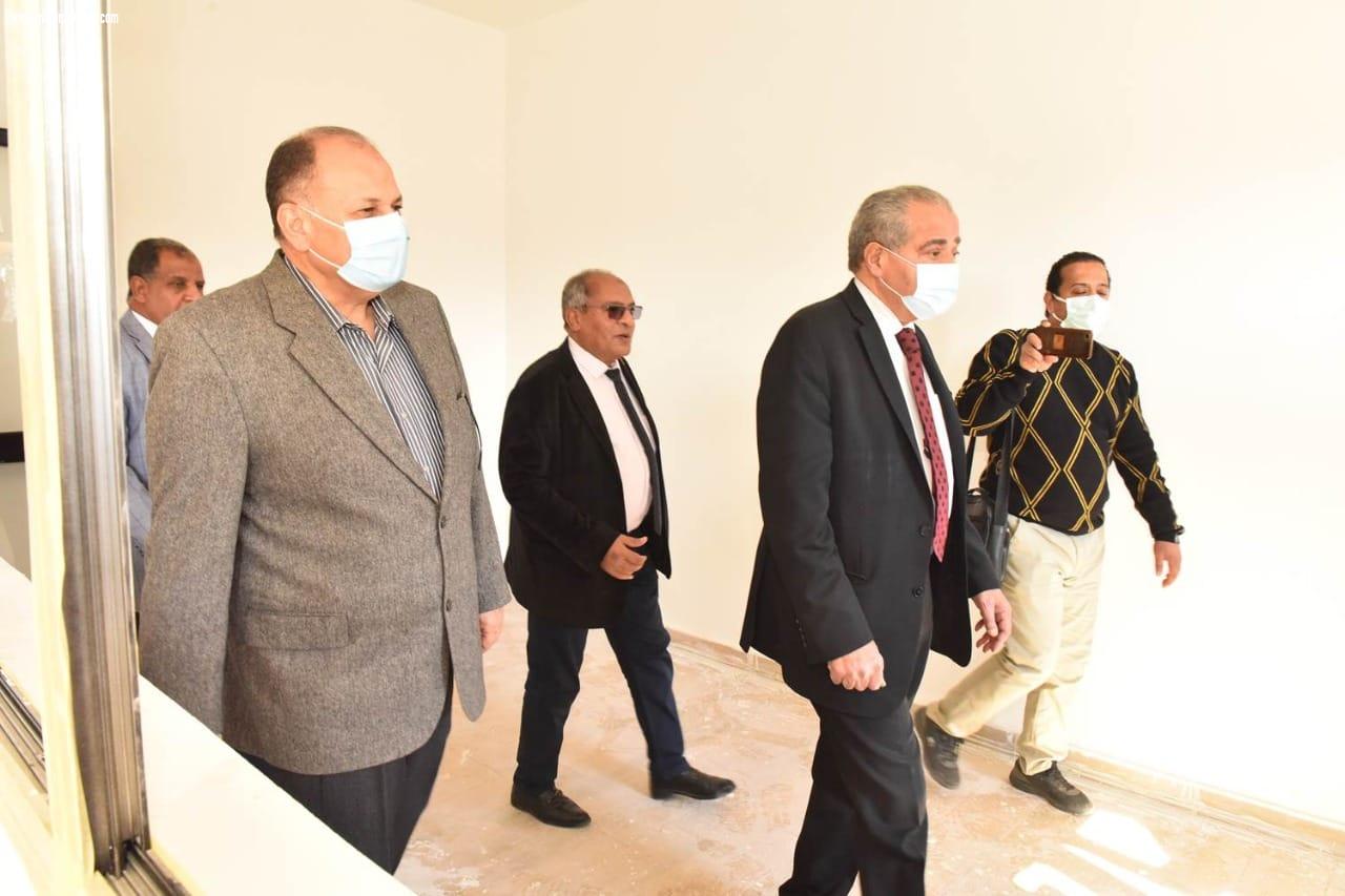 وسط هتفافات الاهالى
