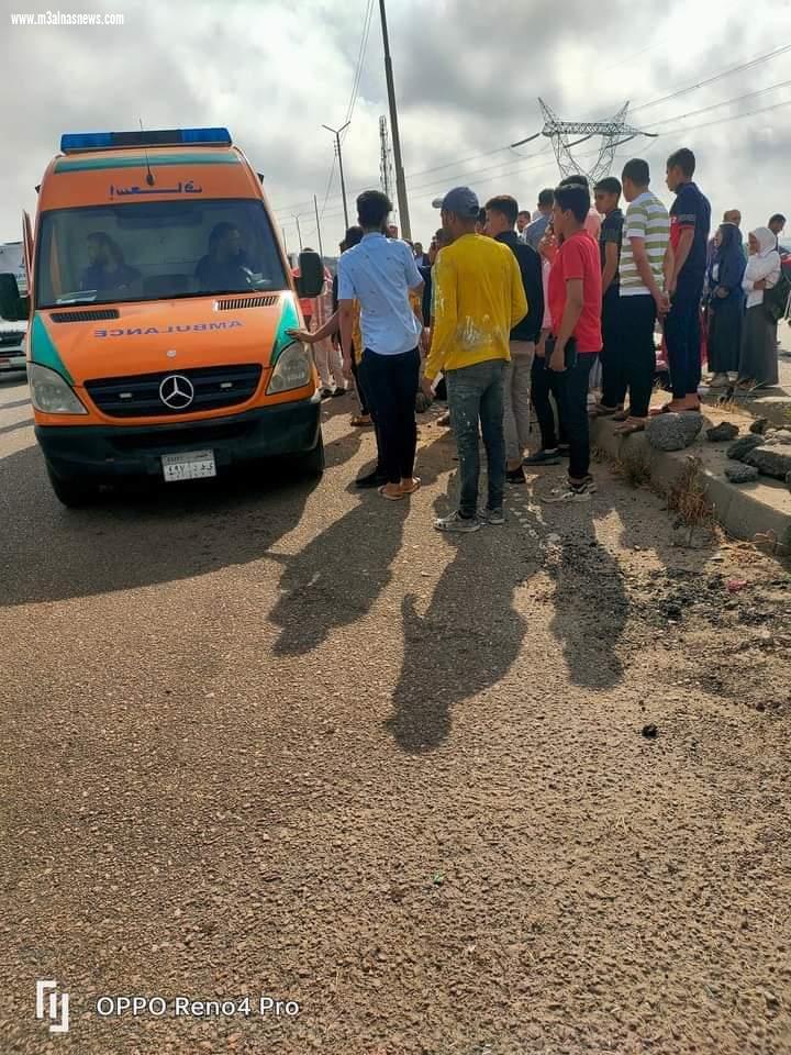 النائب يونس عبدالرازق يطمئن على الطلاب المصابين فى حادث تصادم البرلس بكفر الشيخ