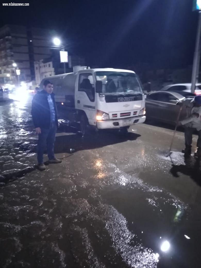 رفع مياه الأمطار بمدن وقرى كفر الشيخ والانتهاء من رفع 2400 طن قمامة ببلطيم ليلا