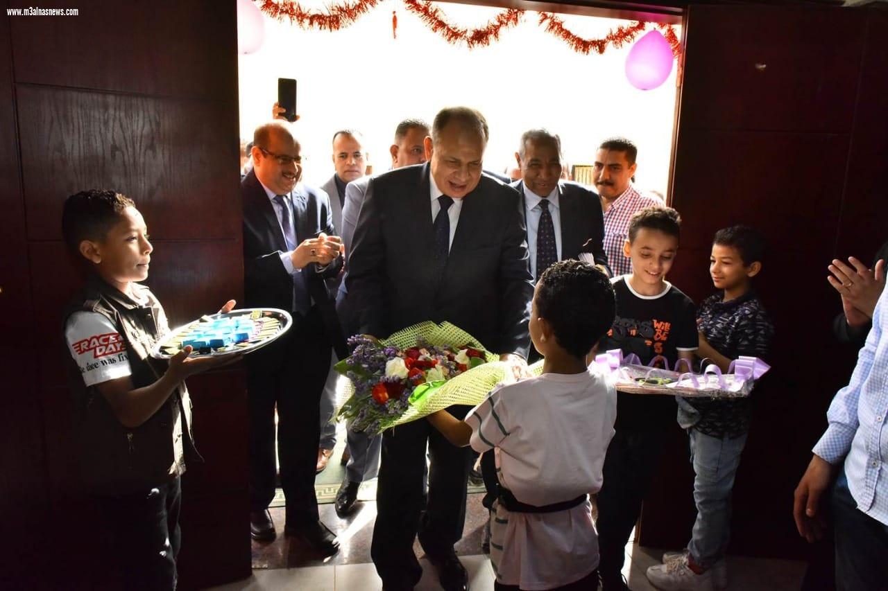 محافظ أسيوط يزور دور الايتام لمشاركة الأطفال فرحتهم بعيد الفطر المبارك ويقدم لهم والهدايا ويفتتح أعمال التطوير التي تمت بدار الحنان للبنين