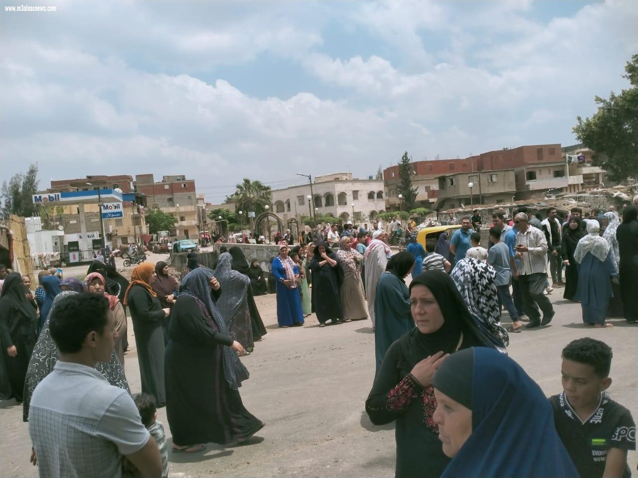 وقفة احتجاجية لاهالى قرية زيدان بكفرالشيخ لتأخر بانتشال جثامين أبنائهم