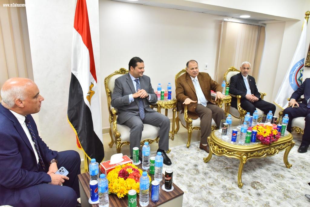 نائب وزير المالية ومحافظ أسيوط يفتتحان أعمال تطوير ورفع كفاءة مبنى المديرية المالية