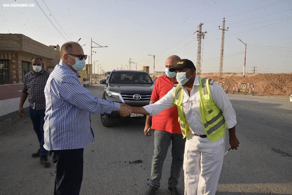 محافظ أسيوط يتفقد كمين شرطة ديروط الصحراوي الغربي للشد من أزر القوات وطالبهم باليقظة الدائمة