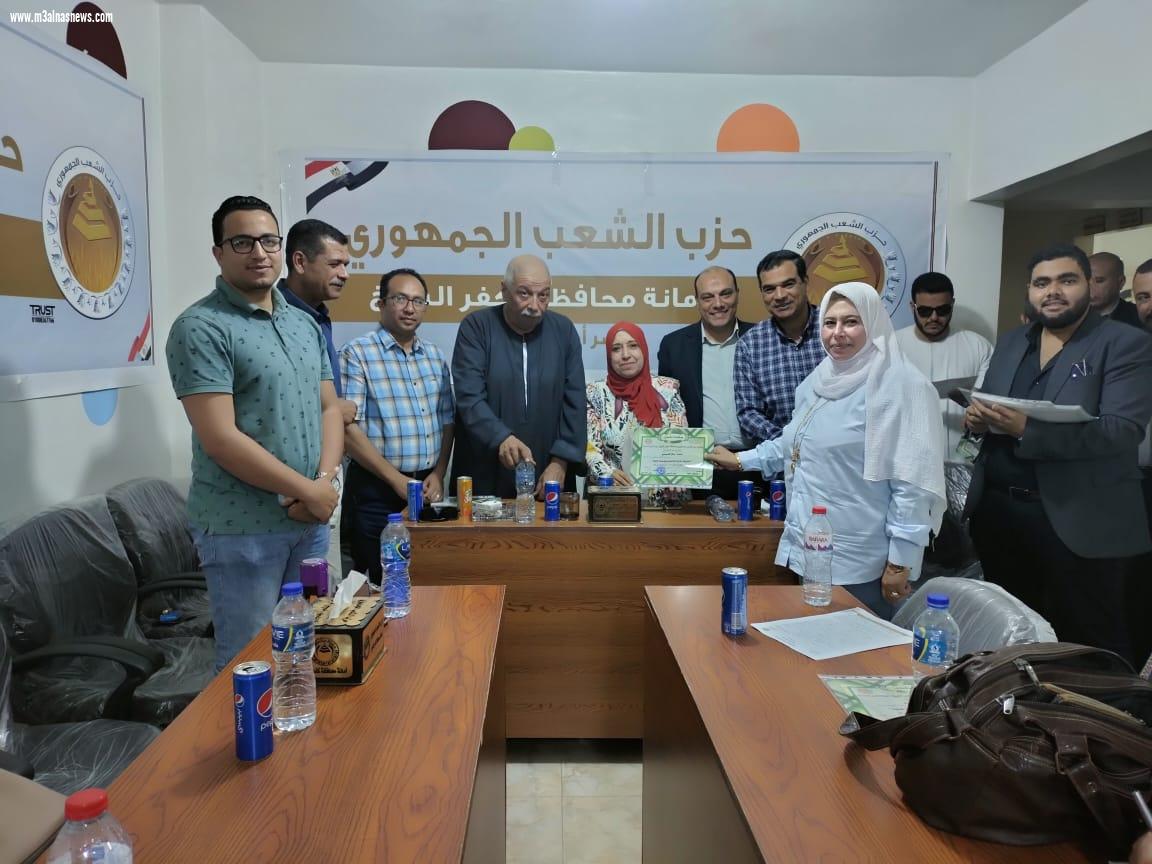 احتفالاً بعيد العمال ... الشعب الجمهورى يكرم المتميزين بالقطاعات المختلفه