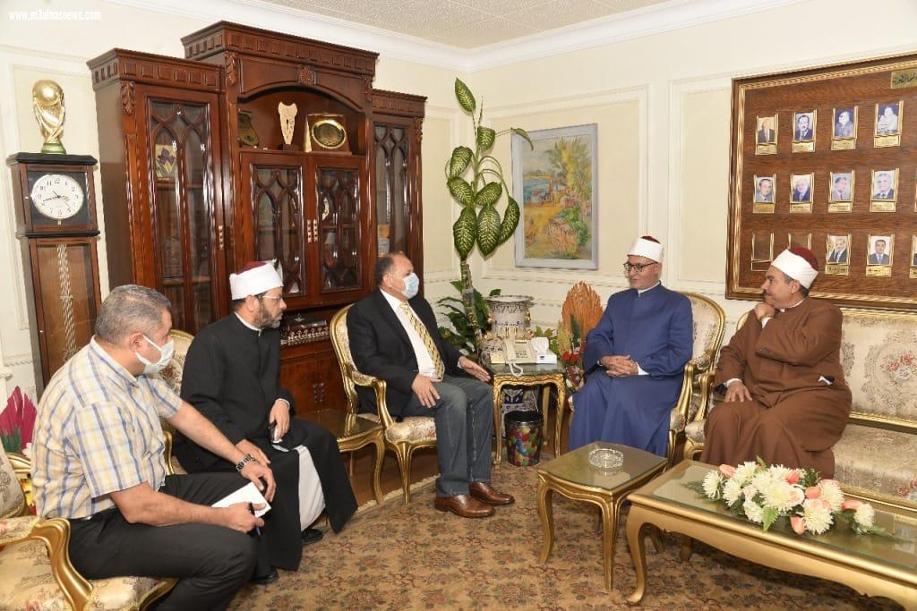 محافظ أسيوط يلتقى أمين عام مجمع البحوث الاسلامية لمناقشة دعم وتنشيط العمل الدعوى وتفعيل المشاركة المجتمعية لمواجهة الظواهر السلبية