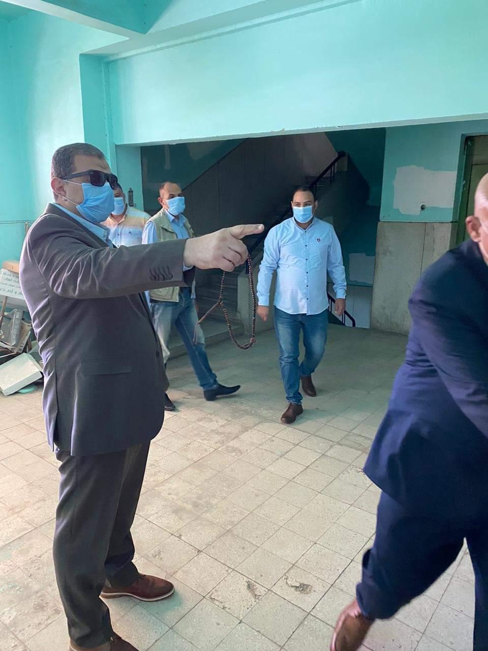 وزير القوى العاملة يتابع بنفسه إجراءات التعقيم والتطهير