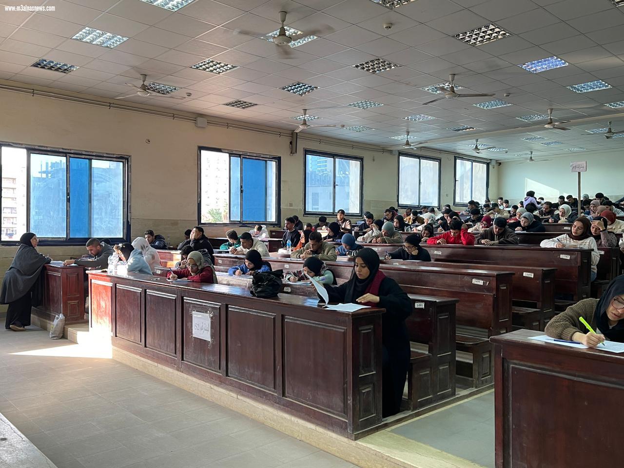 فى أجواء هادئة : تواصل إمتحانات معهد طيبة العالي للحاسب  