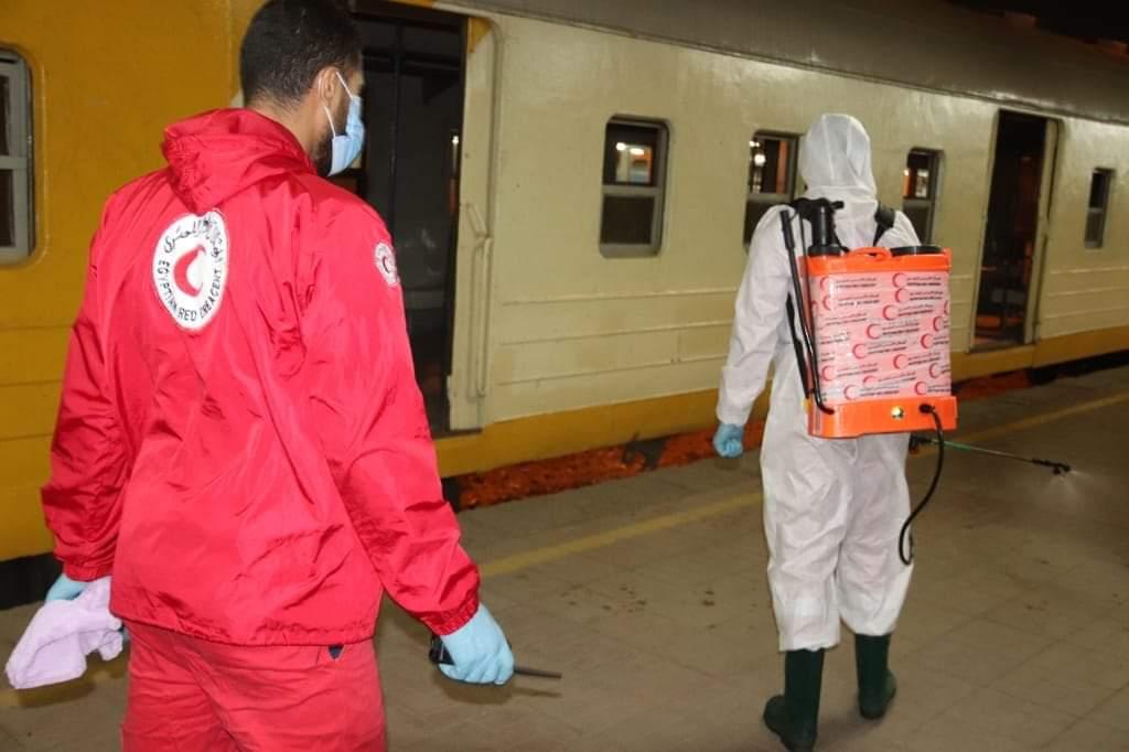 الهلال الاحمر يعقم محطة مصر بالتعاون مع مؤسسة ساويرس للتنمية 