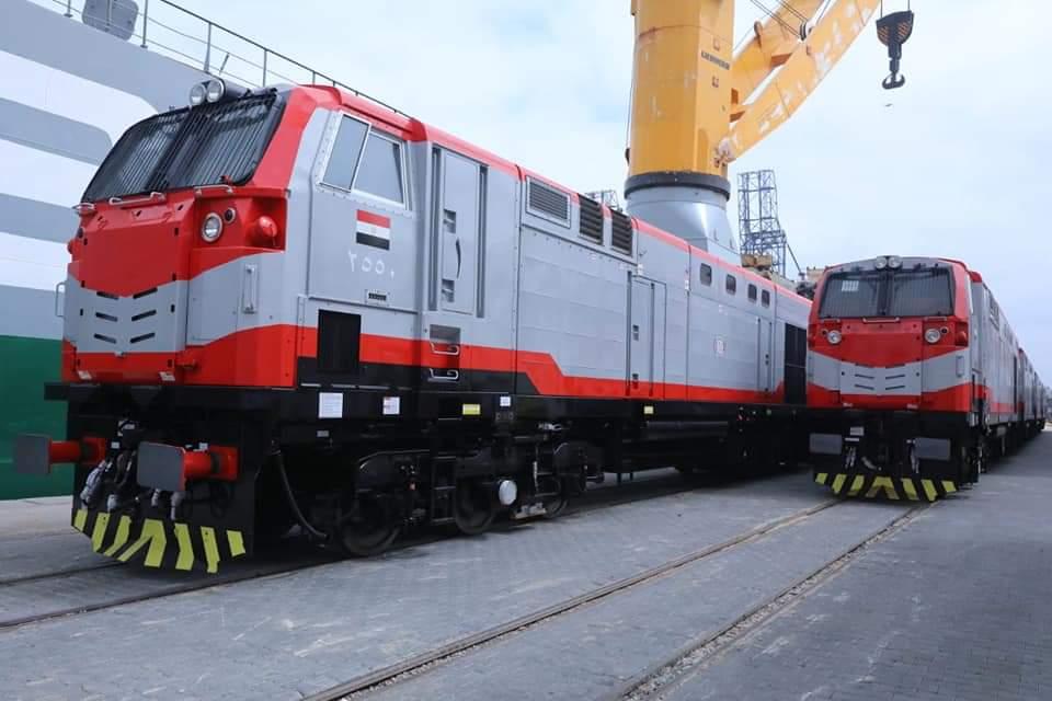 • وزير النقل يعلن وصول الدفعة الرابعة من الجرارات الجديدة الى ميناء الاسكندرية 