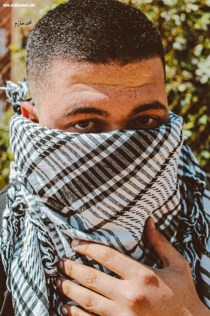 إعلامى مصرى شاب يصور سيشن يبين معاناة الشباب الفلسطينى