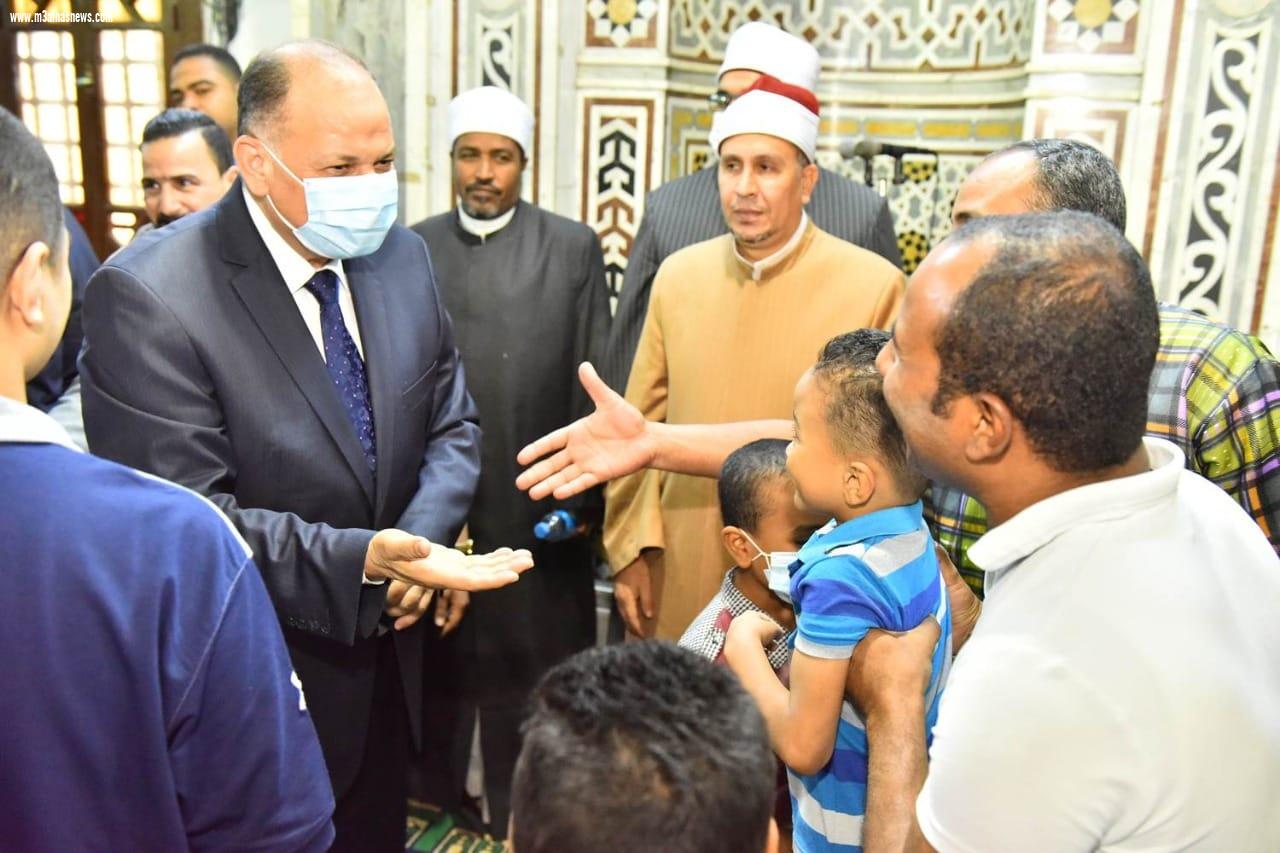 محافظ أسيوط يستقبل المهنئين بعيد الفطر المبارك بمقر ديوان عام المحافظة