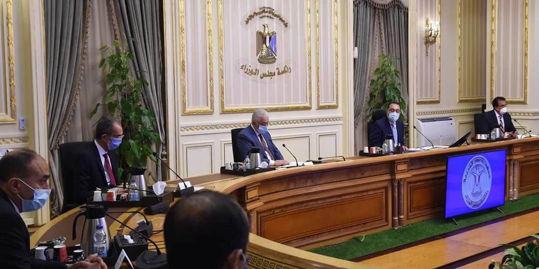 رئيس الوزراء يناقش مقترحات التعامل مع العام الدراسي الجديد في ظل جائحة 