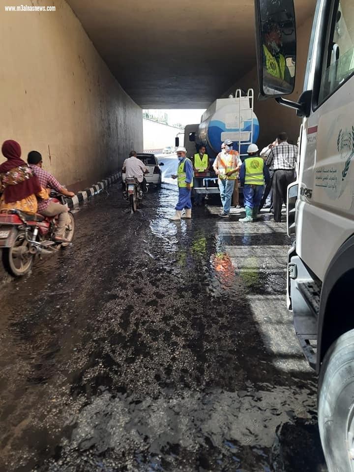 محافظ أسيوط يعلن استعداد كافة الاجهزة التنفيذية لمواجهة السيول والأمطار وتجارب ميدانية وسيناريوهات لإدارة الازمة وجاهزية 43 سد اعاقة و6 جسور حماية