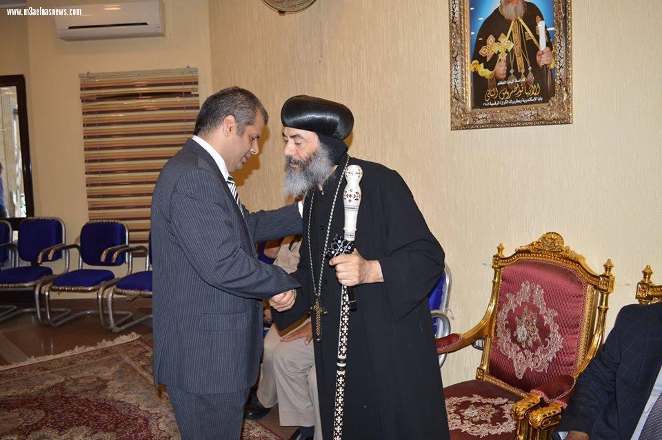 بالصور| مدير أمن الغربية ورئيس مدينة المحلة يقدمان واجب العزاء بكنيسة العذراء