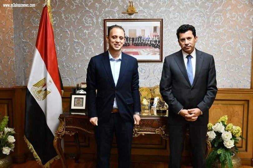 وزير الشباب والرياضة يلتقي رئيس مؤسسة شباب بتحب مصر لبحث الاستعداد للمشاركة في قمة المناخ بالمملكة المتحدة