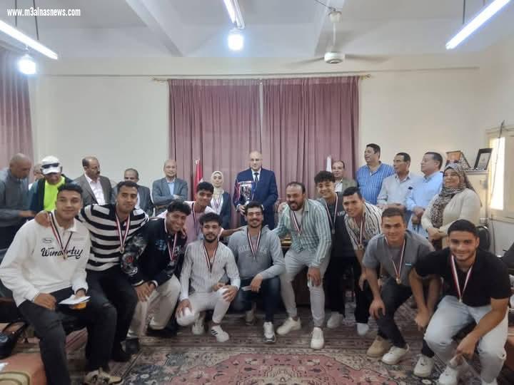 تكريم أبطال الجمهورية فريق كرة قدم المعهد المتوسط للخدمة الإجتماعية بكفر الشيخ 