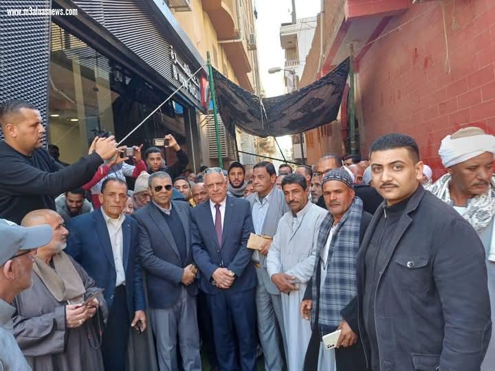 بالهتافات والأغانى الوطنيه والزغاريد ... الآلاف فى استقبال حاشد للواء مسعد أبوسكين بمسقط رأسه بكفر الشيخ