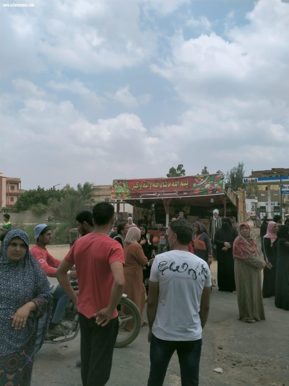وقفة احتجاجية لاهالى قرية زيدان بكفرالشيخ لتأخر بانتشال جثامين أبنائهم