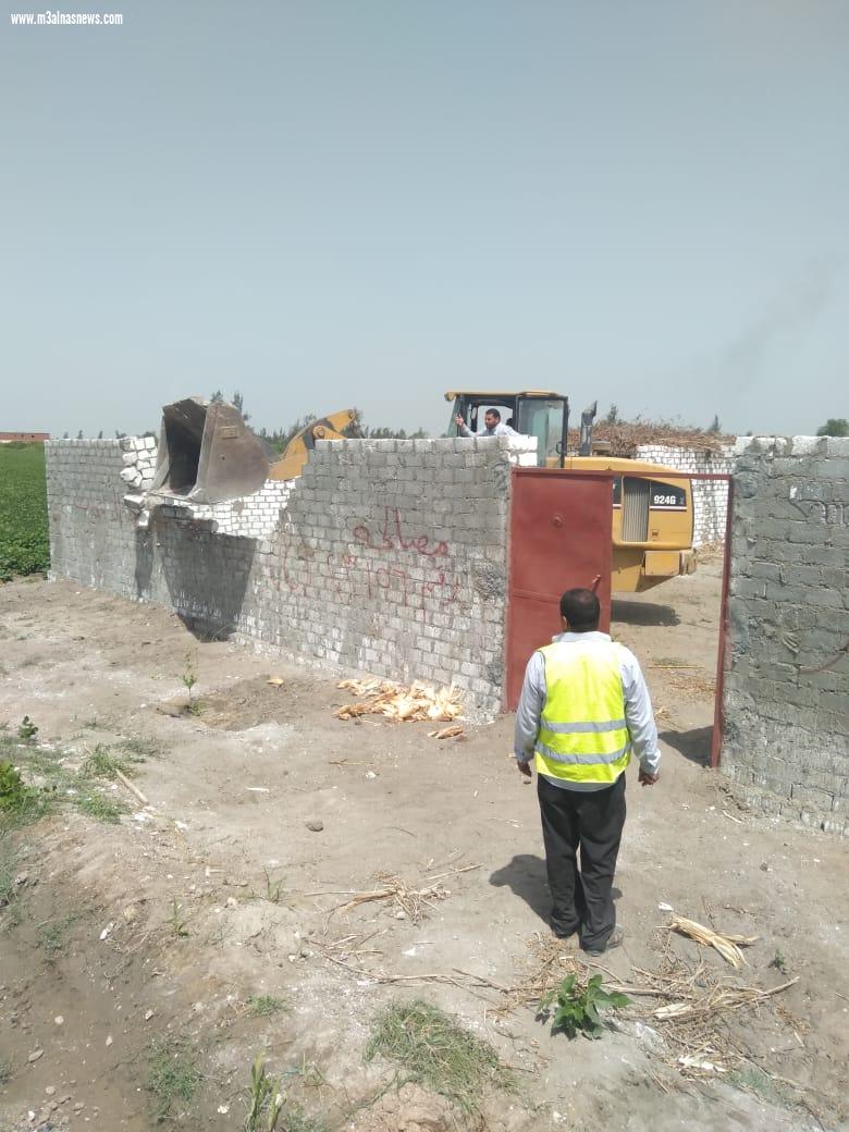 الزراعة تواصل إزالة التعديات على الاراضي الزراعية خلال فترة الإجازة