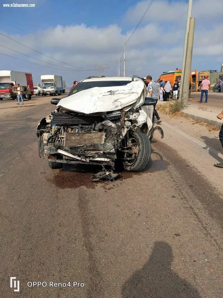 النائب يونس عبدالرازق يطمئن على الطلاب المصابين فى حادث تصادم البرلس بكفر الشيخ