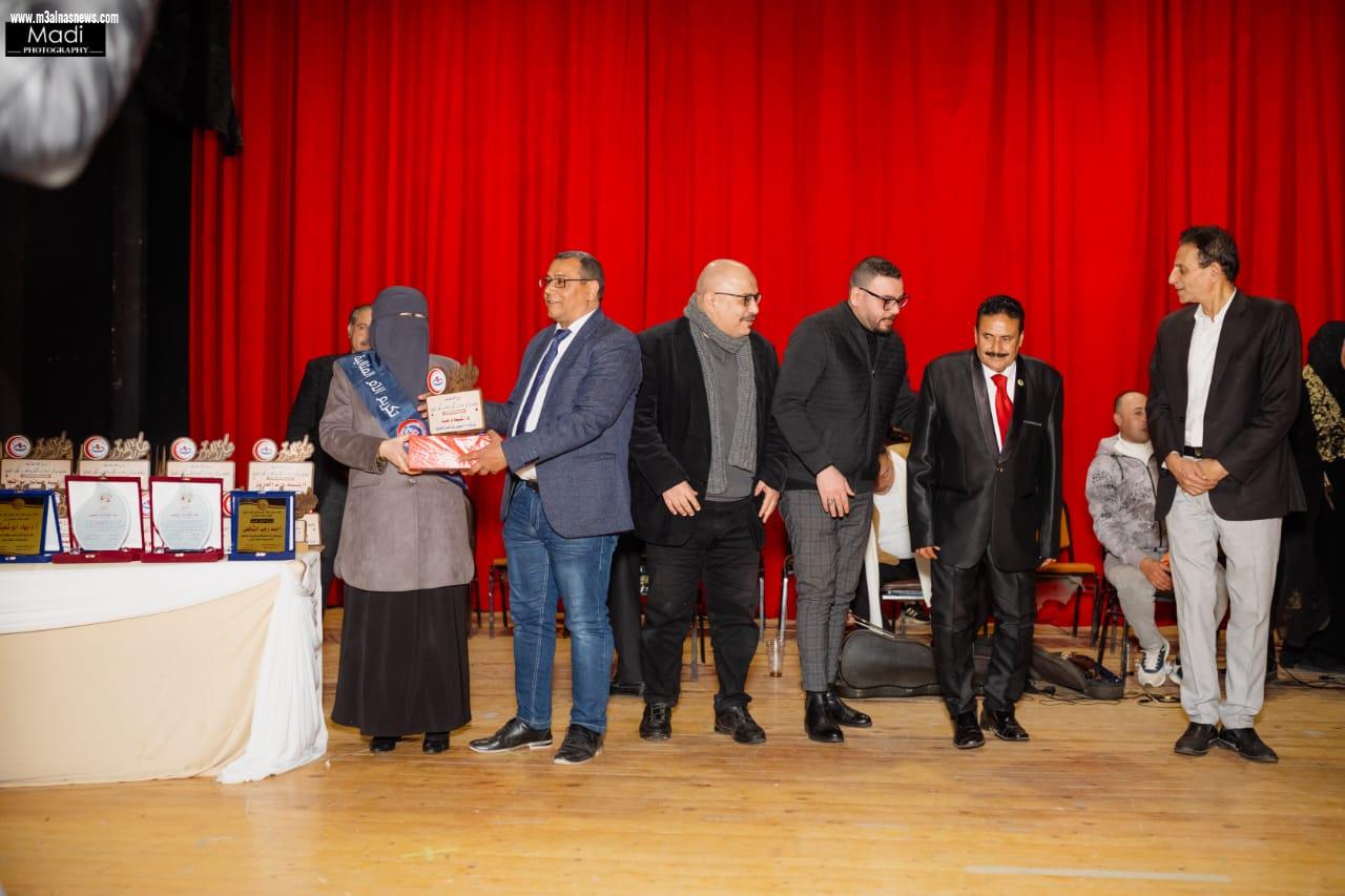 بالصور تكريم 97 طبيبا وأم مثاليه فى الحفل السنوى لمركز الكبد بكفر الشيخ