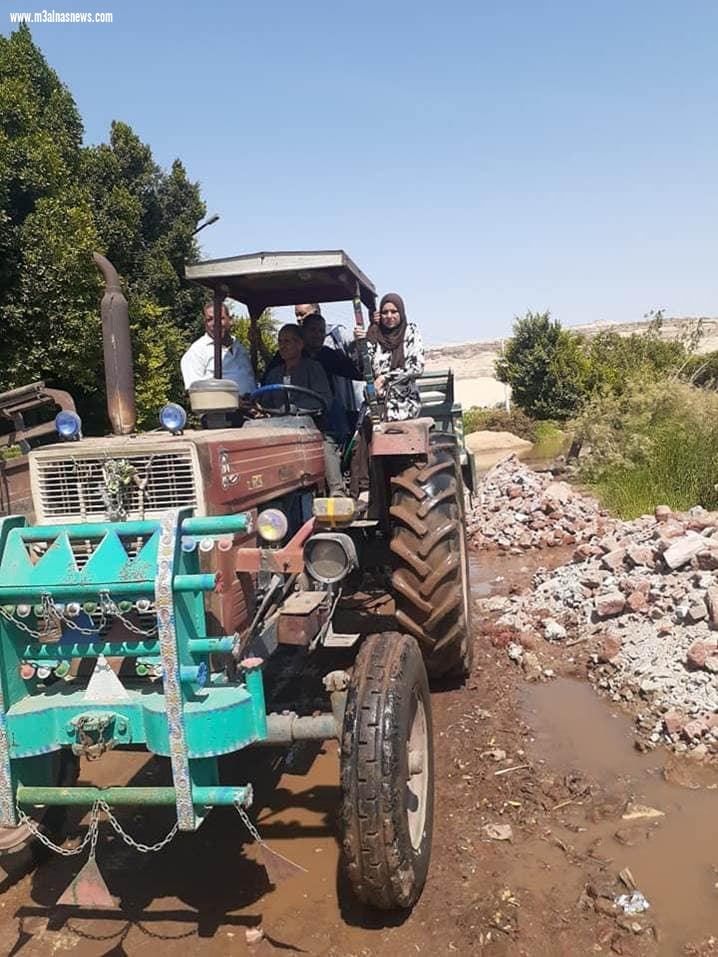 محافظ أسيوط: إعادة تأهيل الطريق بقرية دير القصير بمركز القوصية بسبب ارتفاع منسوب نهر النيل