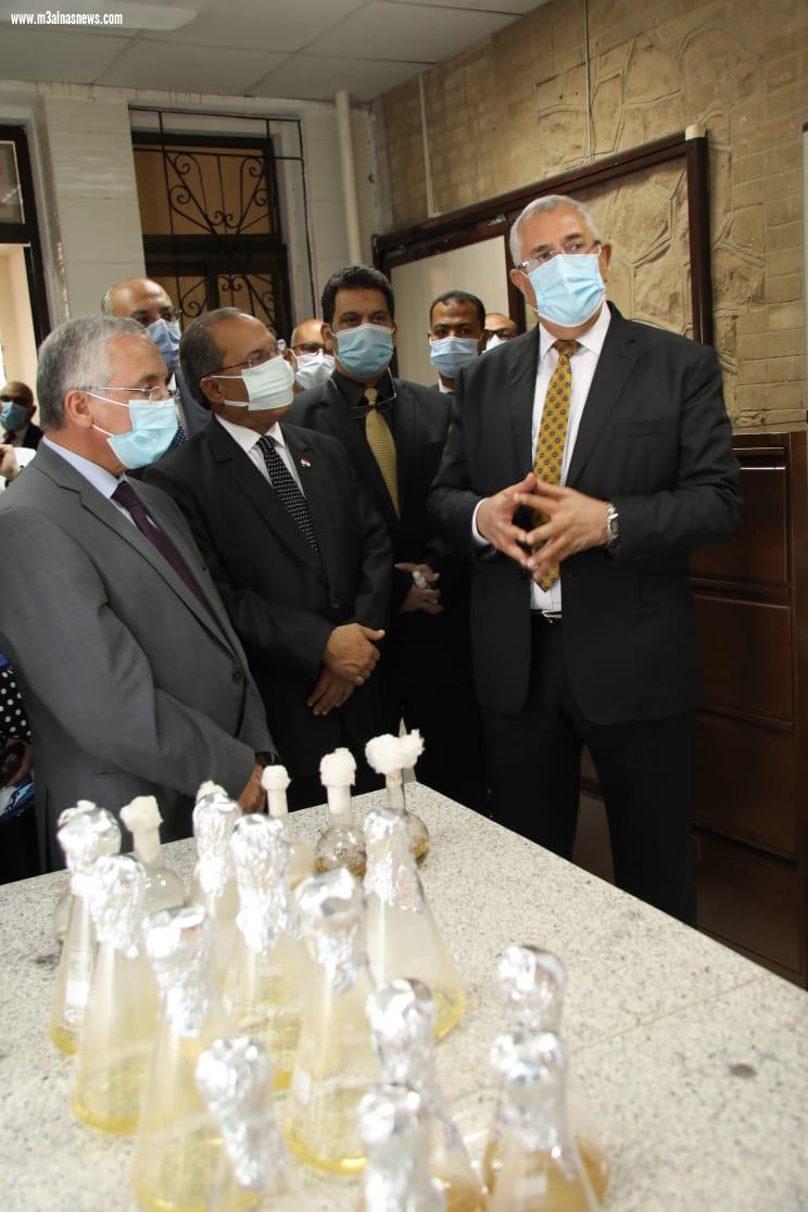 وزير الزراعة يفتتح معمل تطبيقات النانوتكنولوجي في امراض النبات بمركز بحوث الصحراء