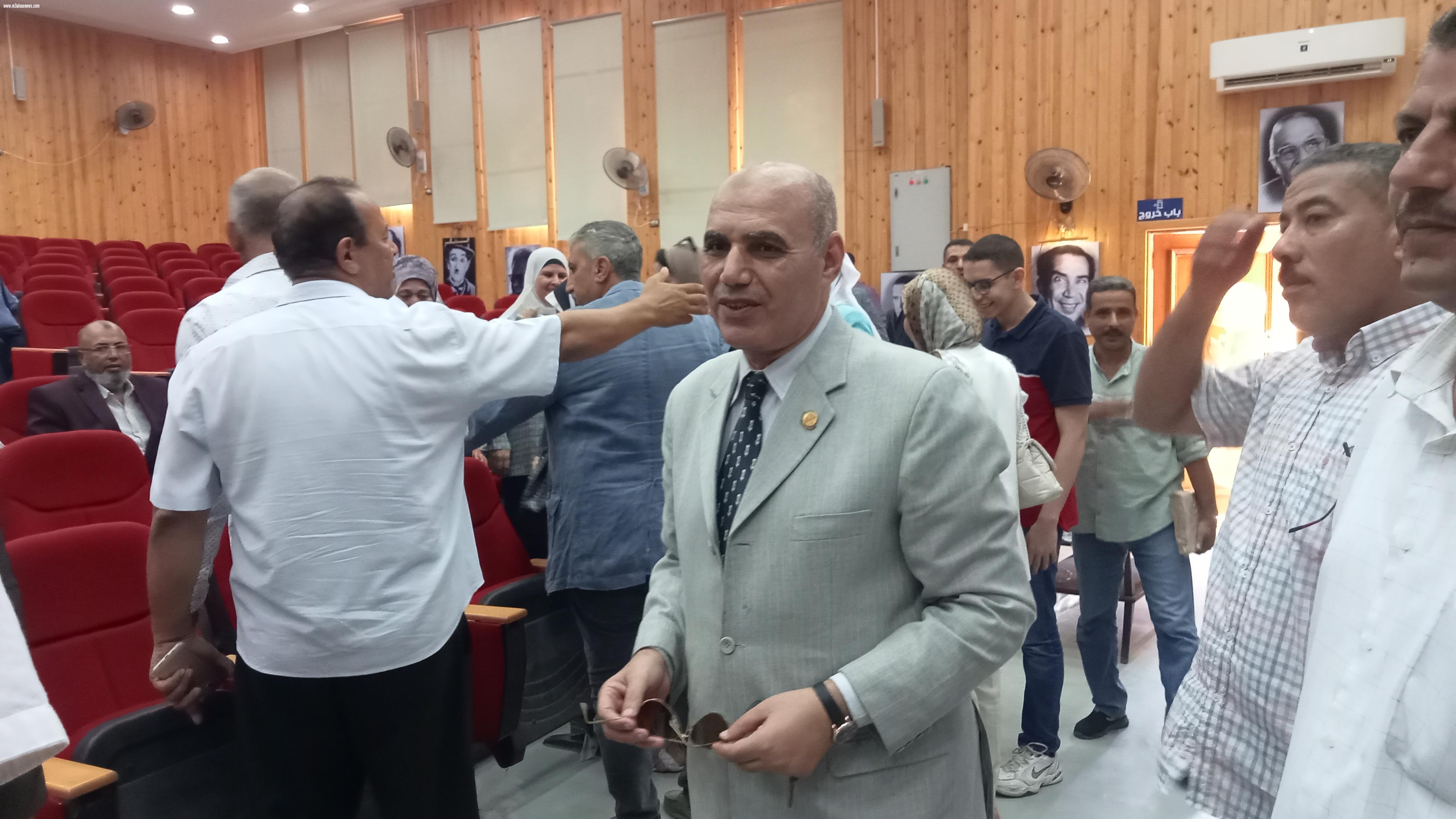 قيادات التربية والتعليم تكرم ... خالد البربرى .. مدير تعليم كفر الشيخ لبلوغة سن المعاش