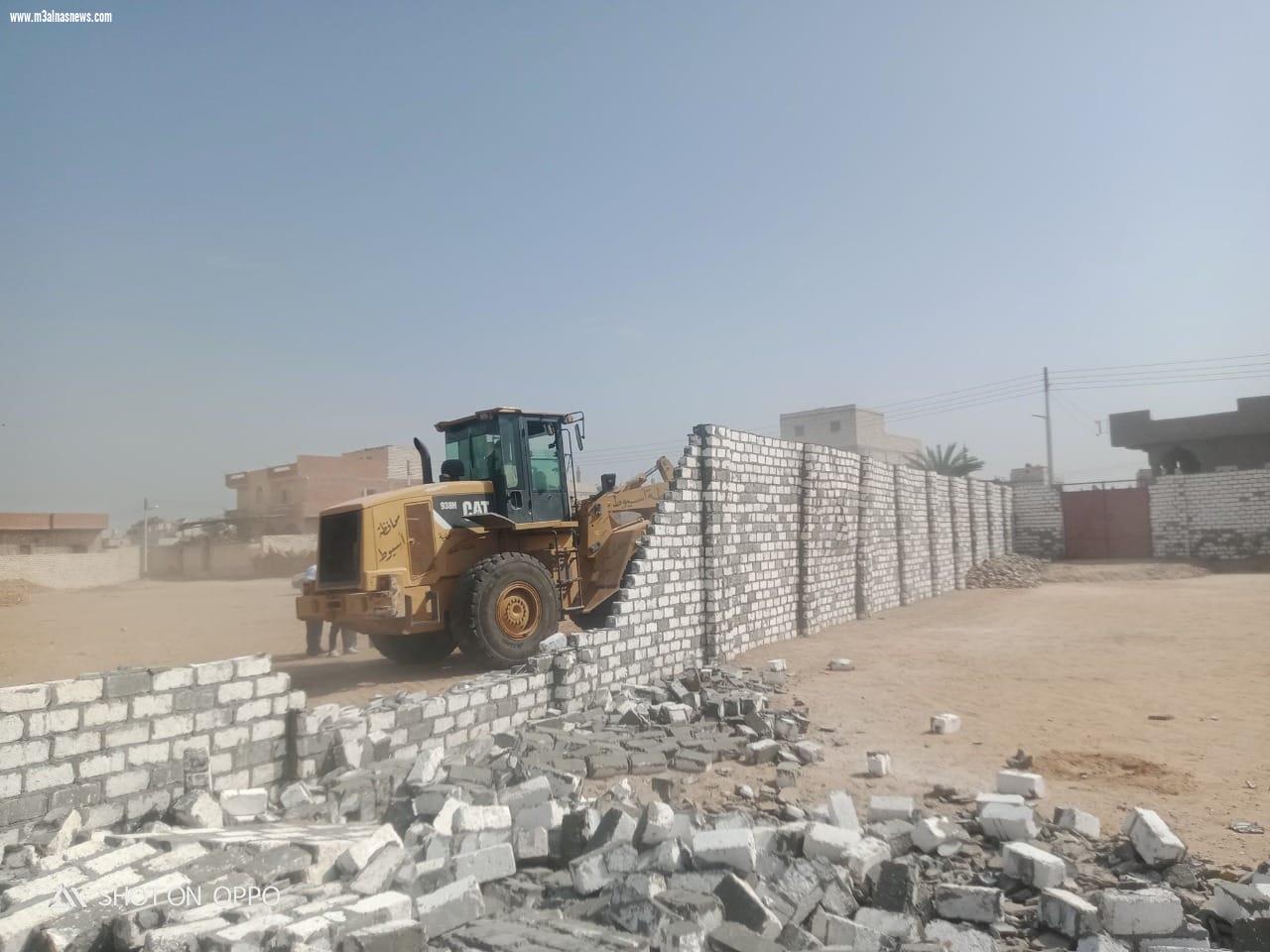 محافظ أسيوط: إزالات فورية لـ 19 حالة تعدي على أراضي زراعية وخطوط تنظيم بالشارع العام بالقوصية
