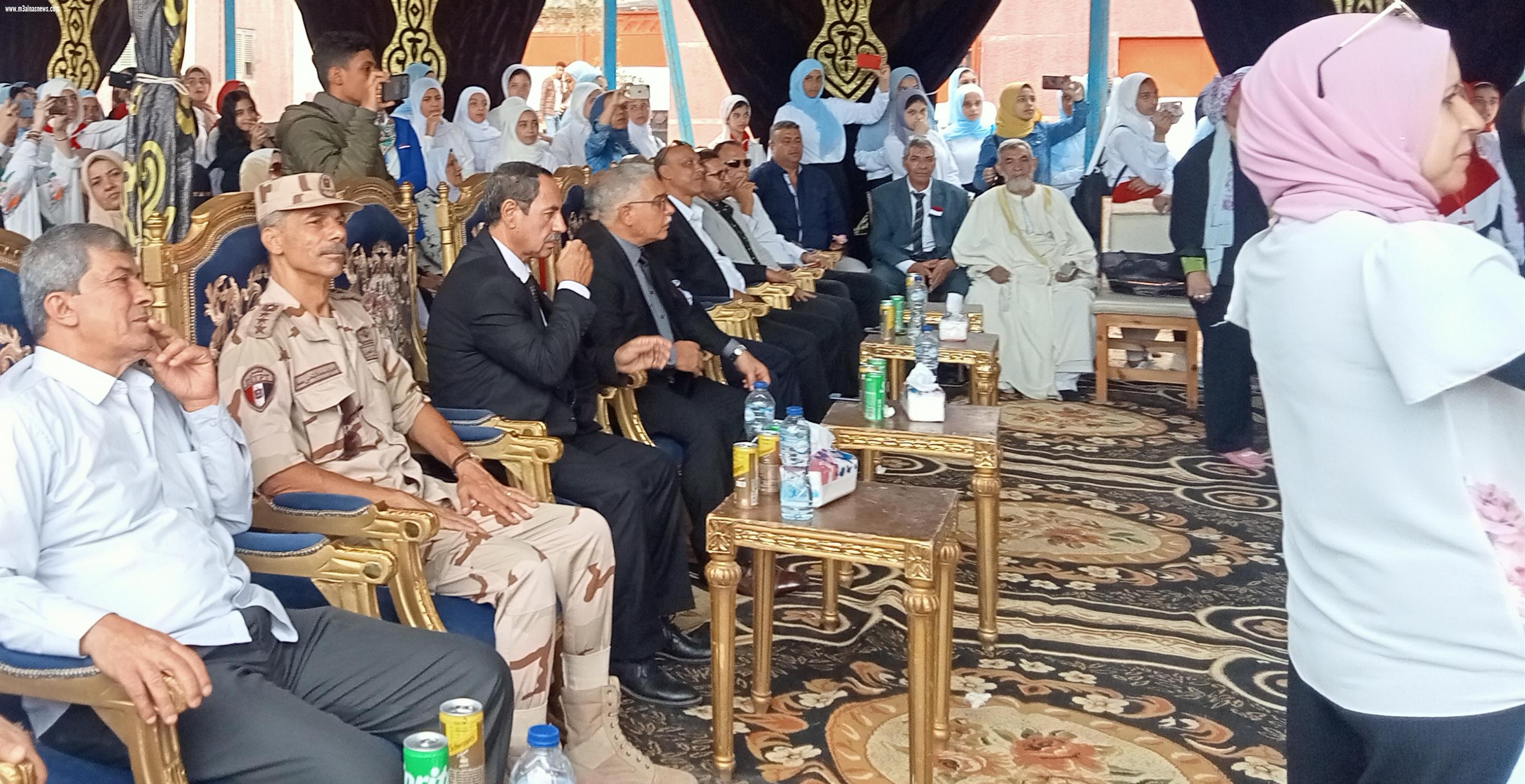تعليم كفر الشيخ ... تحتفل بنصر أكتوبر وتفتح معرضا لتوجيه الصحافة المدرسية بالحامول