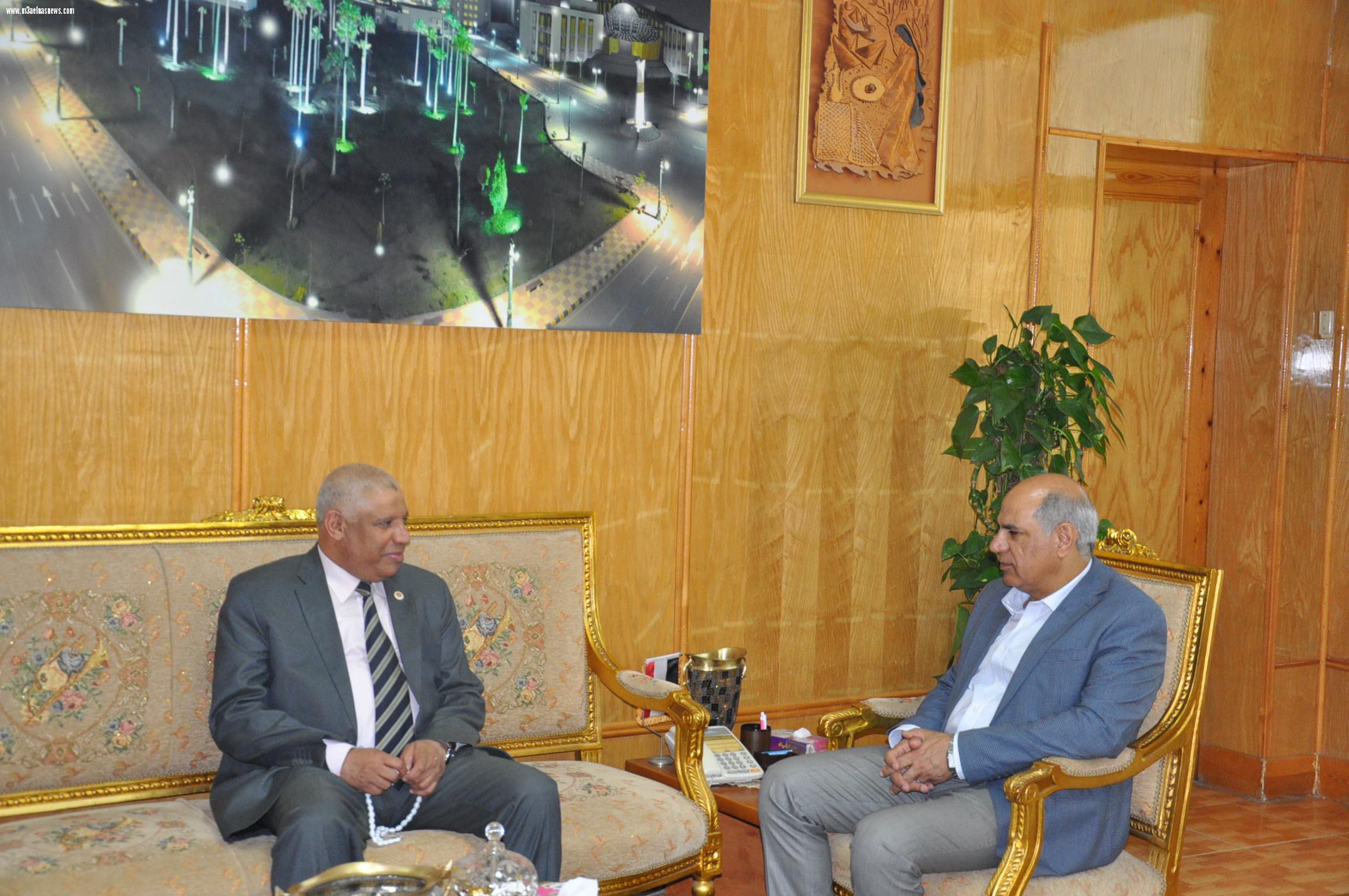 رئيس الشركة الوطنية للرمال السوداء يزور جامعه كفرالشيخ