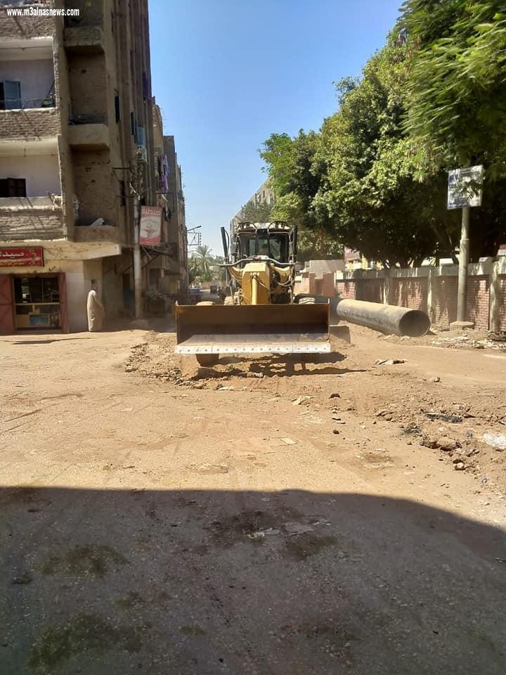 محافظ أسيوط يتفقد أعمال انشاء مجمع الخدمات بقرية نزة قرار بمركز منفلوط ضمن المشروع القومى لتطوير الريف المصري والمبادرة الرئاسية 