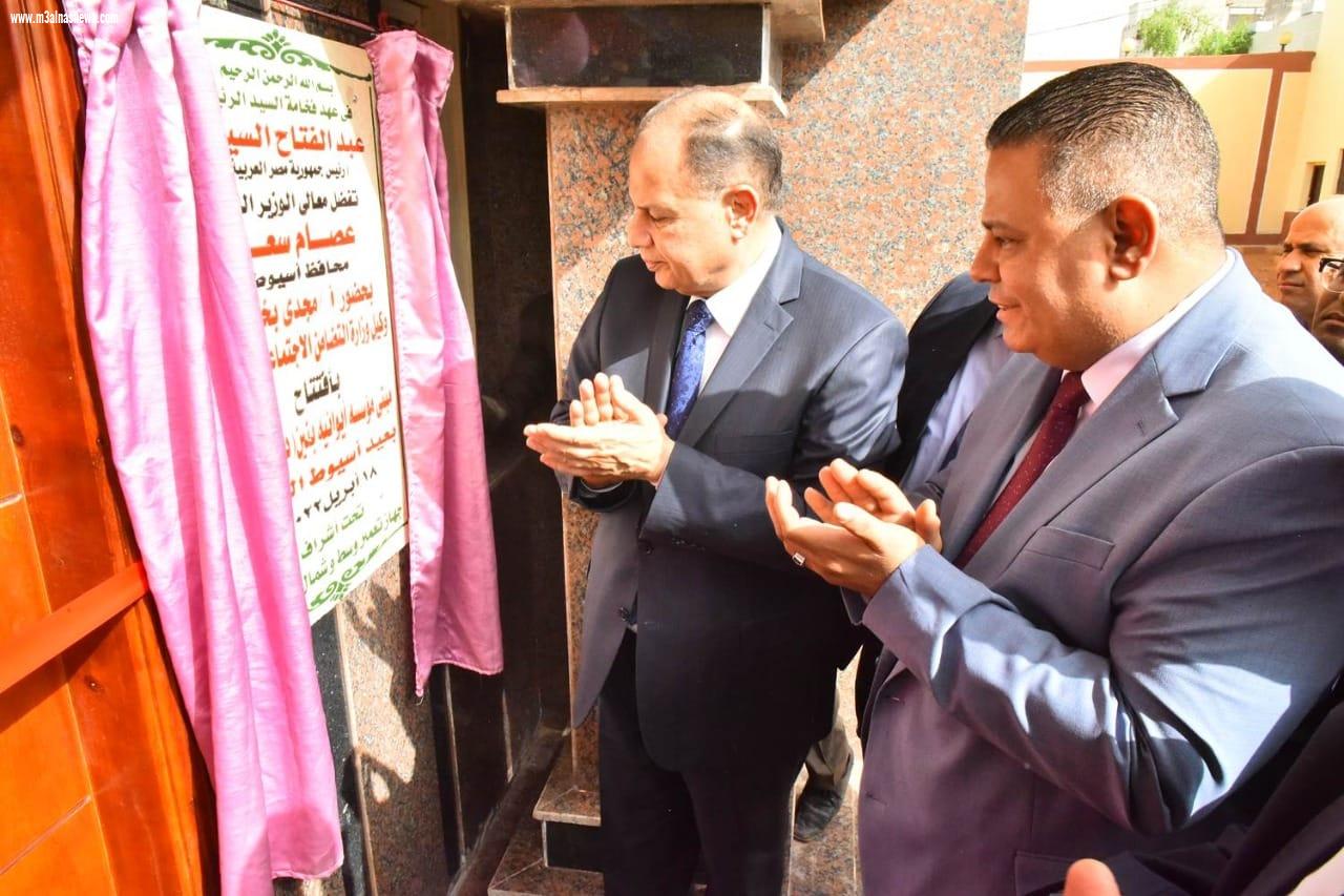 محافظ أسيوط يزور دور الايتام لمشاركة الأطفال فرحتهم بعيد الفطر المبارك ويقدم لهم والهدايا ويفتتح أعمال التطوير التي تمت بدار الحنان للبنين